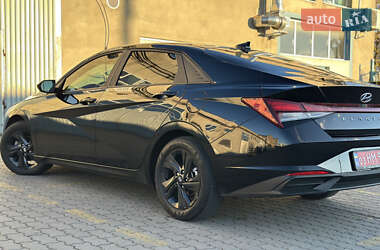 Седан Hyundai Elantra 2023 в 