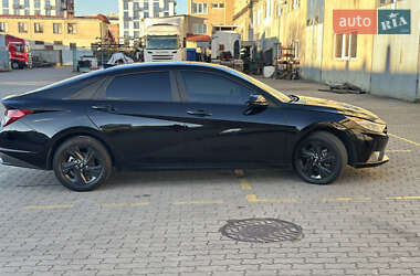 Седан Hyundai Elantra 2023 в 