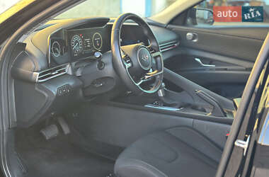 Седан Hyundai Elantra 2023 в 