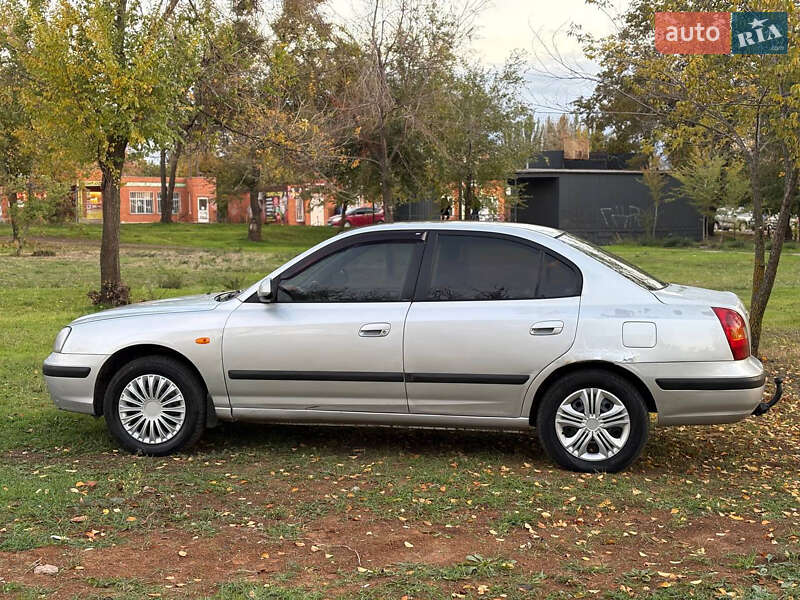 Седан Hyundai Elantra 2002 в Кривом Роге