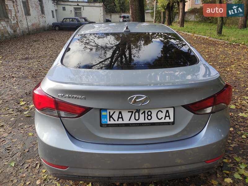 Седан Hyundai Elantra 2015 в Киеве
