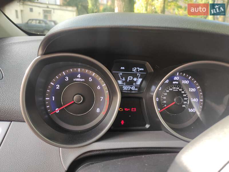Седан Hyundai Elantra 2015 в Киеве