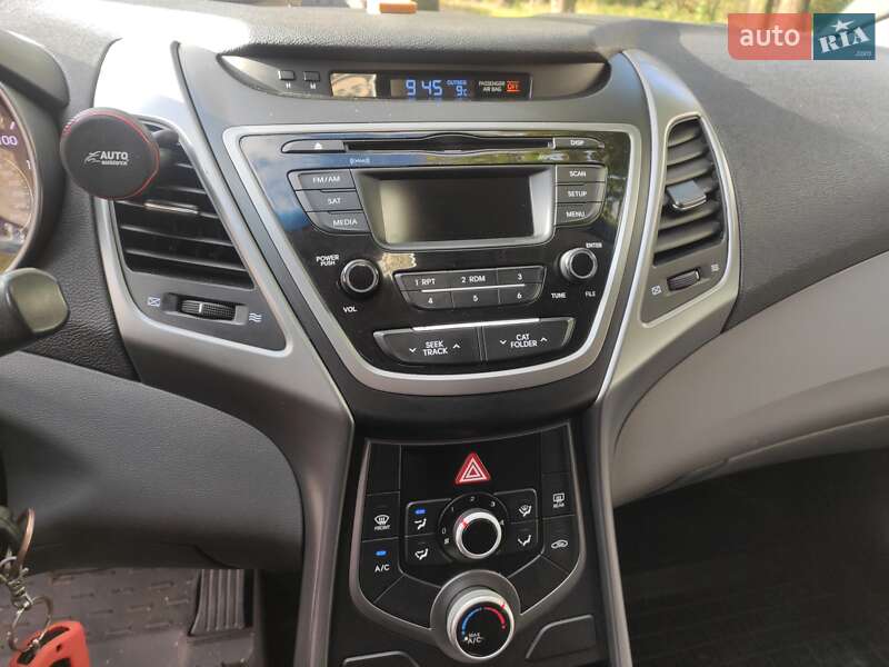 Седан Hyundai Elantra 2015 в Киеве
