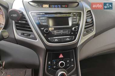 Седан Hyundai Elantra 2015 в 