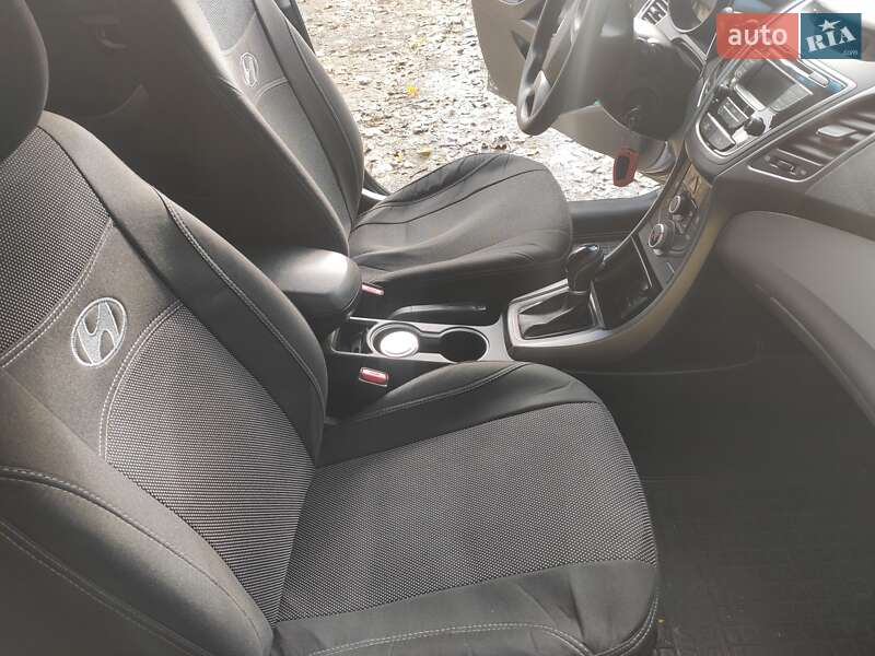 Седан Hyundai Elantra 2015 в Киеве