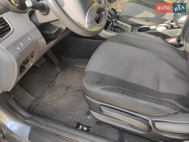 Седан Hyundai Elantra 2015 в Киеве