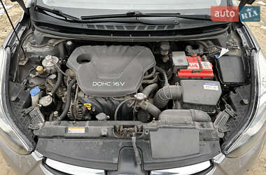 Седан Hyundai Elantra 2011 в 