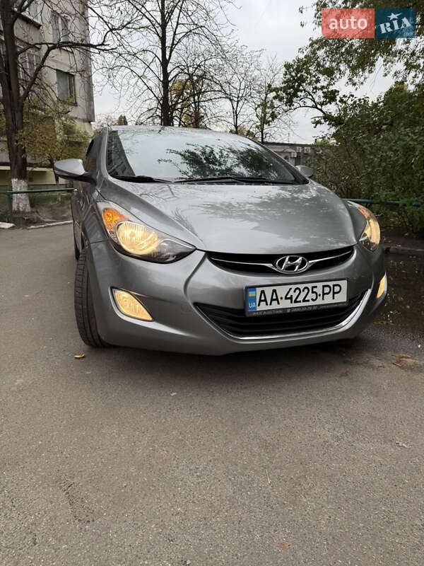 Hyundai Elantra 2012
