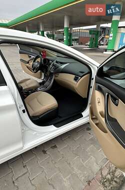 Седан Hyundai Elantra 2013 в 