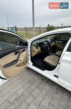 Седан Hyundai Elantra 2013 в 