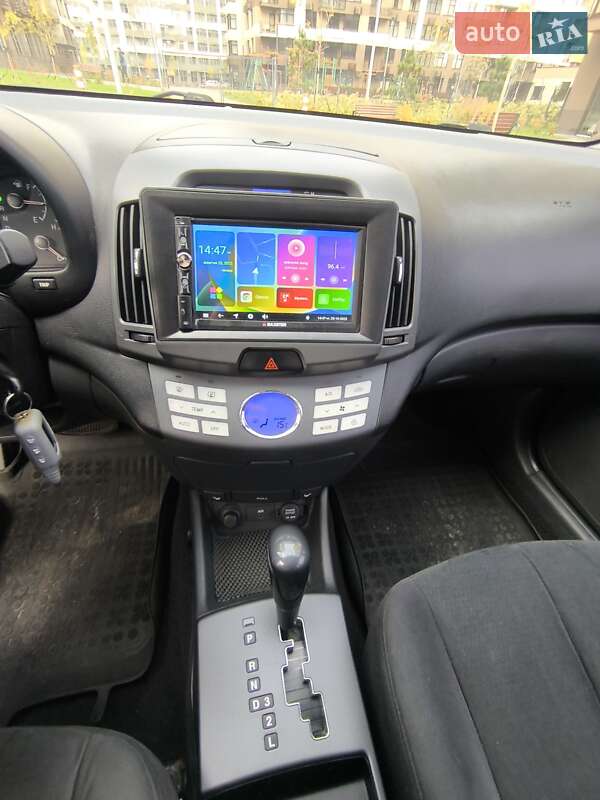 Седан Hyundai Elantra 2008 в Киеве