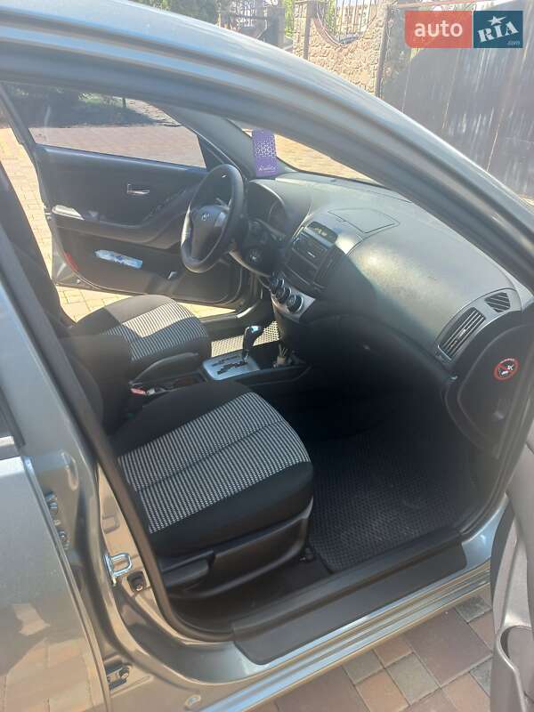 Седан Hyundai Elantra 2010 в Киеве фото 16 Седан Hyundai Elantra 2010 в Киеве