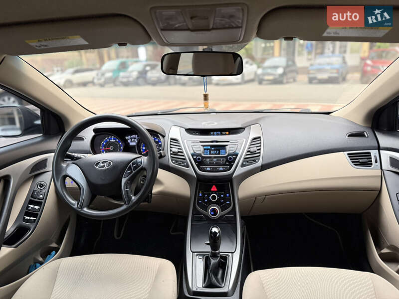 Седан Hyundai Elantra 2015 в Києві фото 6 Седан Hyundai Elantra 2015 в Києві