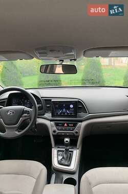 Седан Hyundai Elantra 2016 в Кривом Роге