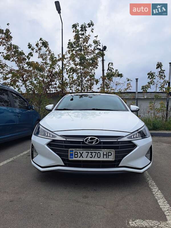 Седан Hyundai Elantra 2019 в 