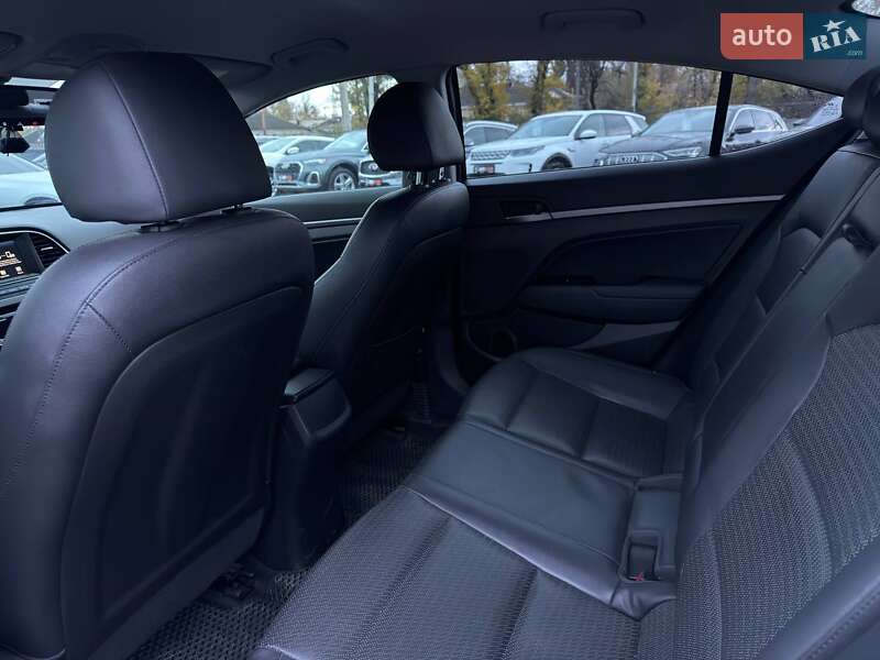 Седан Hyundai Elantra 2016 в Харькове