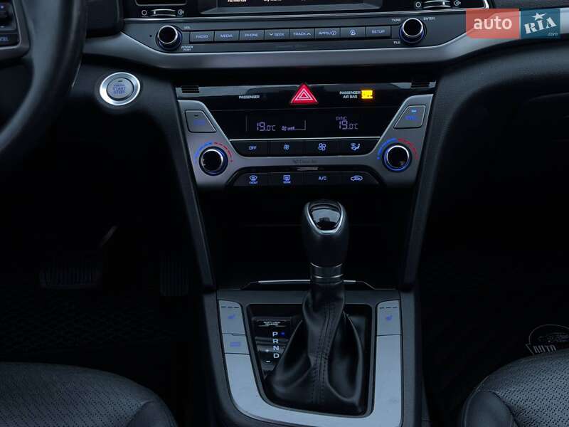 Седан Hyundai Elantra 2016 в Харькове