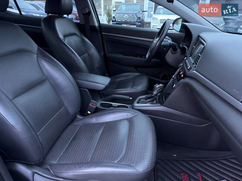 Седан Hyundai Elantra 2016 в Харькове