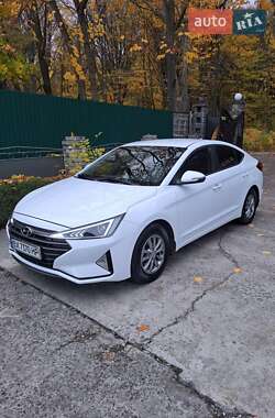Седан Hyundai Elantra 2019 в 