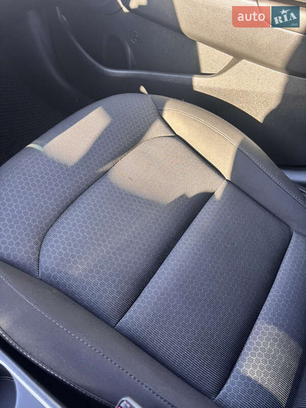 Седан Hyundai Elantra 2016 в Киеве