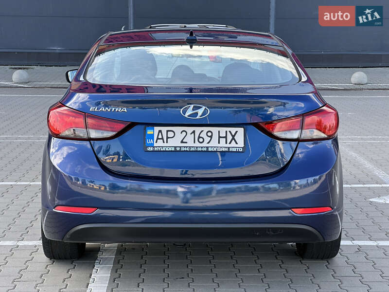 Седан Hyundai Elantra 2015 в Киеве