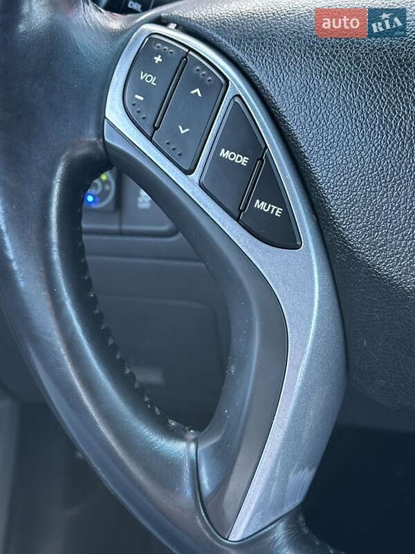 Седан Hyundai Elantra 2015 в Киеве