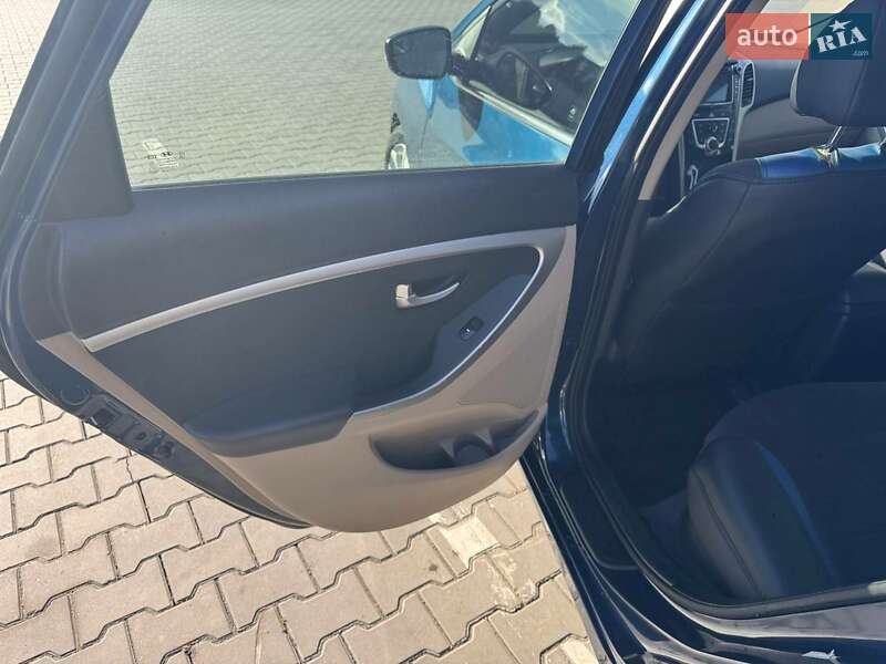 Хетчбек Hyundai Elantra 2015 в Луцьку