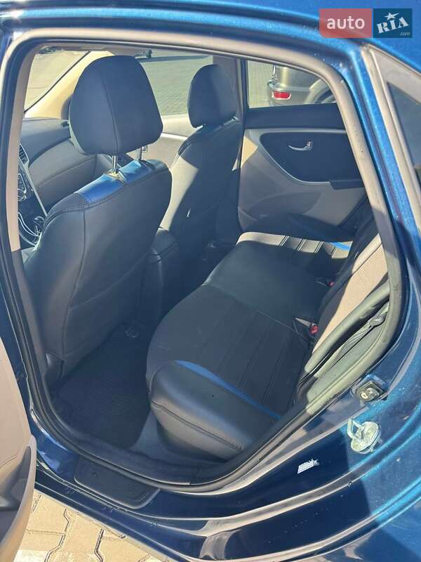 Хетчбек Hyundai Elantra 2015 в Луцьку