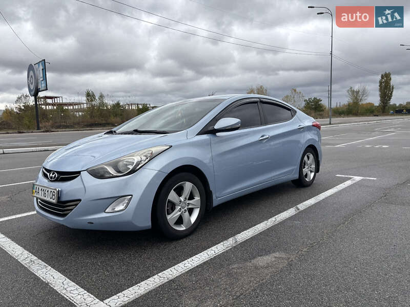 Седан Hyundai Elantra 2013 в Киеве
