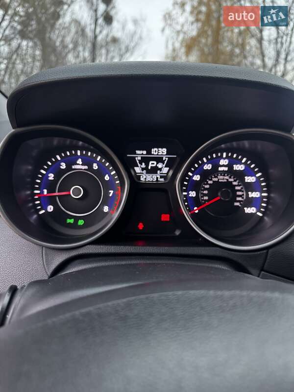 Седан Hyundai Elantra 2014 в Сумах