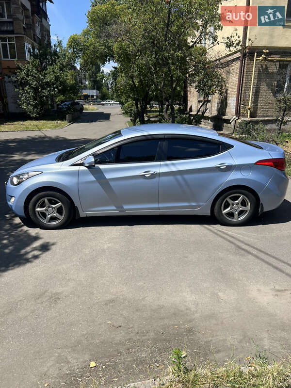 Седан Hyundai Elantra 2011 в Киеве