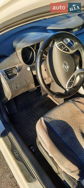 Седан Hyundai Elantra 2012 в Виннице