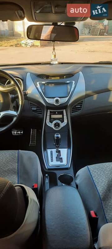 Седан Hyundai Elantra 2012 в Виннице