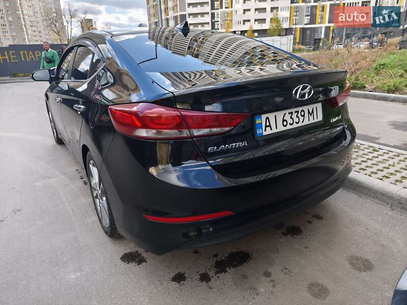 Седан Hyundai Elantra 2016 в Киеве