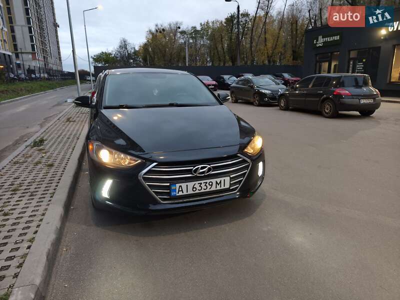 Седан Hyundai Elantra 2016 в Киеве