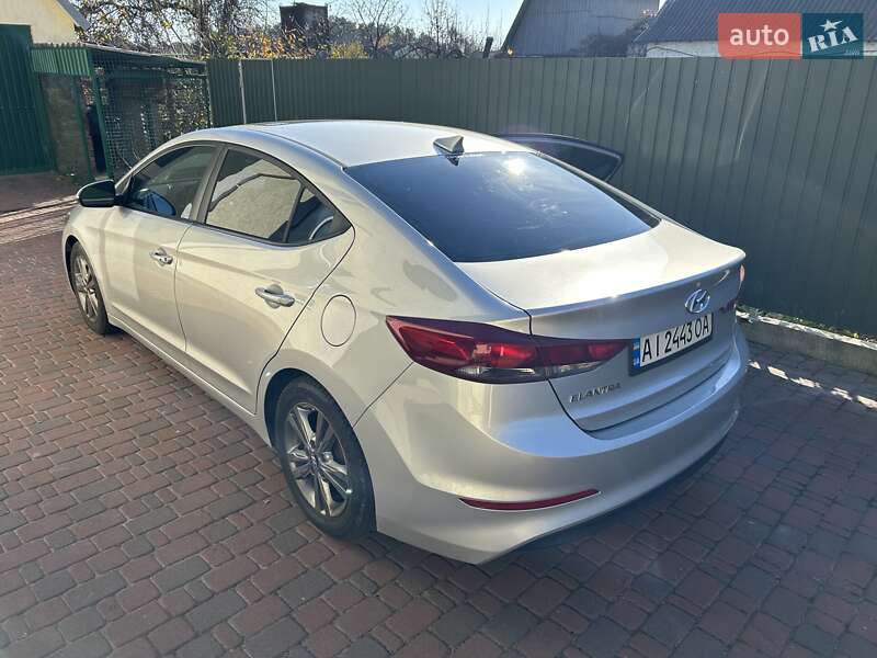 Седан Hyundai Elantra 2016 в Киеве