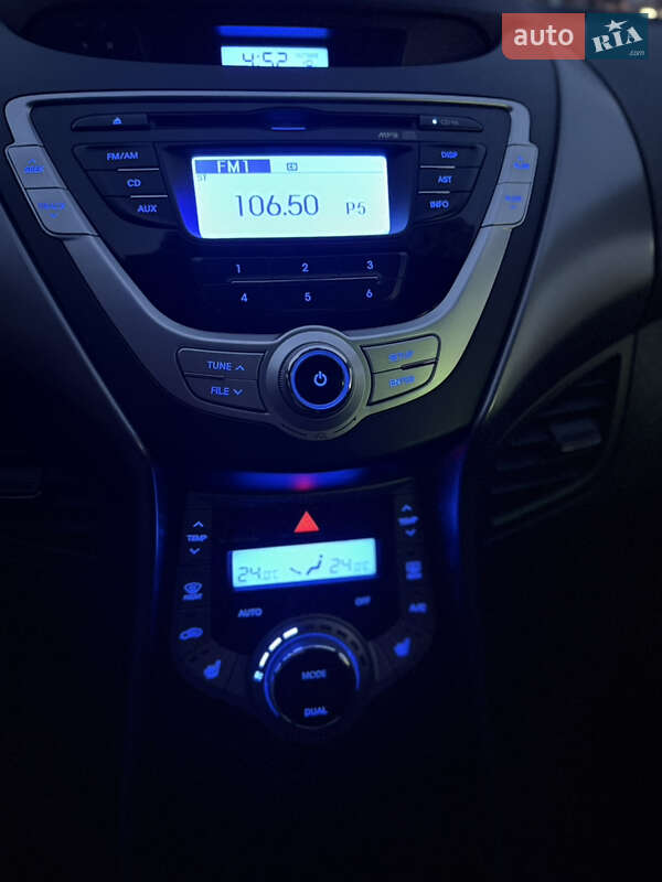 Седан Hyundai Elantra 2012 в Киеве фото 30 Седан Hyundai Elantra 2012 в Киеве