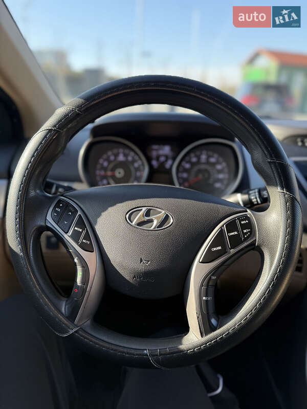 Седан Hyundai Elantra 2012 в Ирпене