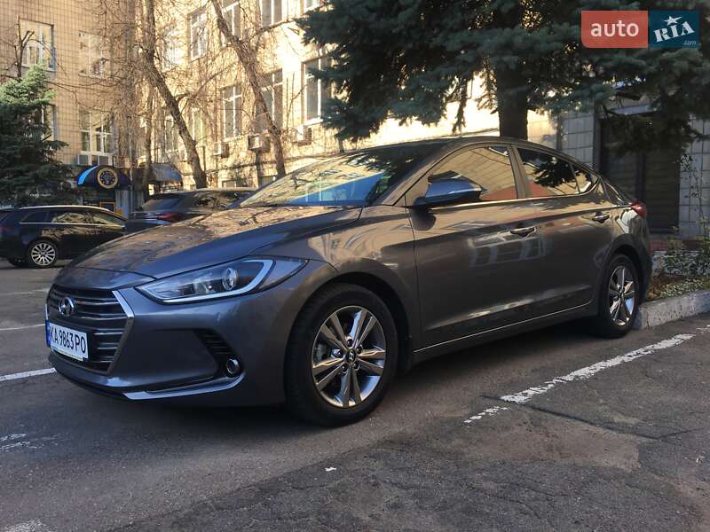 Седан Hyundai Elantra 2018 в Киеве