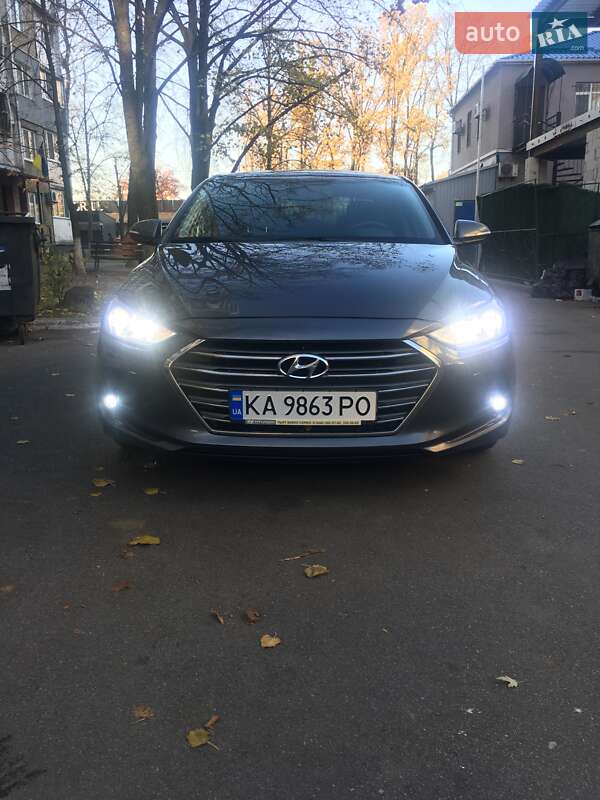 Седан Hyundai Elantra 2018 в Киеве