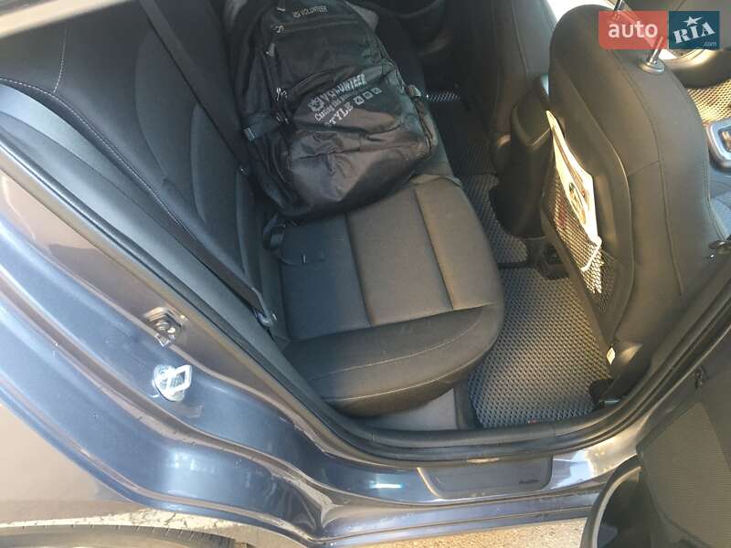 Седан Hyundai Elantra 2018 в Киеве