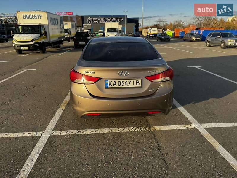 Седан Hyundai Elantra 2013 в Києві