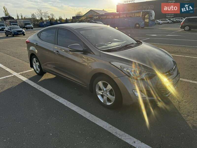 Седан Hyundai Elantra 2013 в Києві