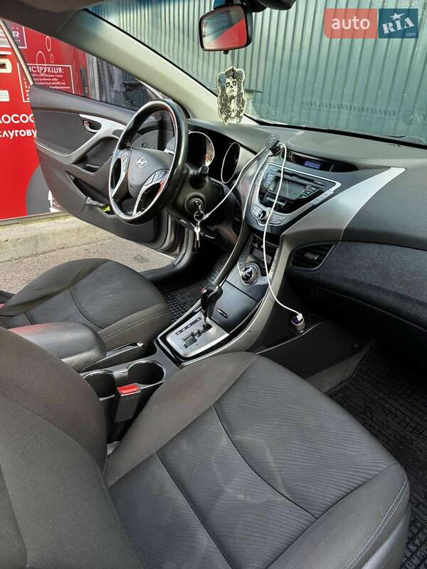 Седан Hyundai Elantra 2013 в Києві