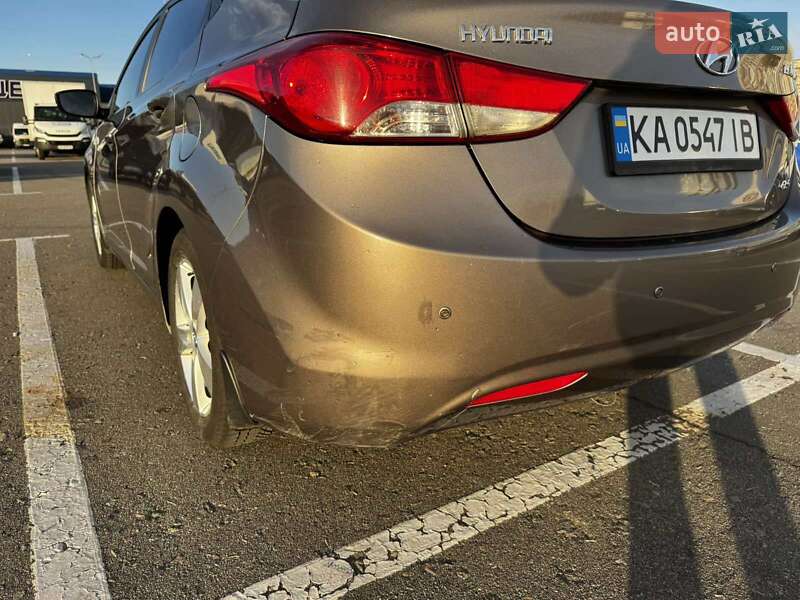 Седан Hyundai Elantra 2013 в Києві