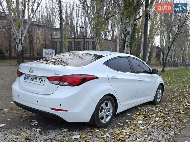 Седан Hyundai Elantra 2015 в Днепре