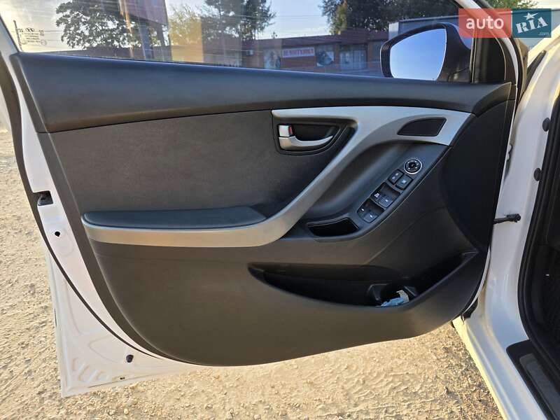 Седан Hyundai Elantra 2015 в Днепре