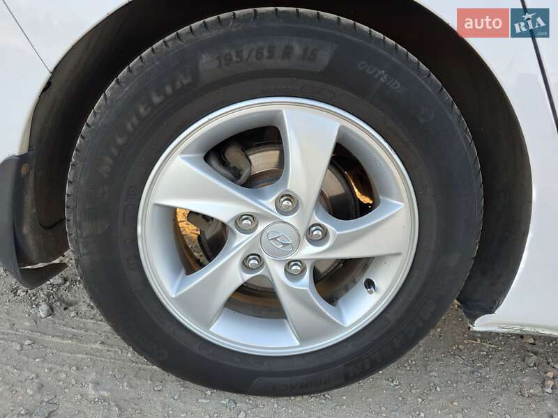 Седан Hyundai Elantra 2015 в Днепре