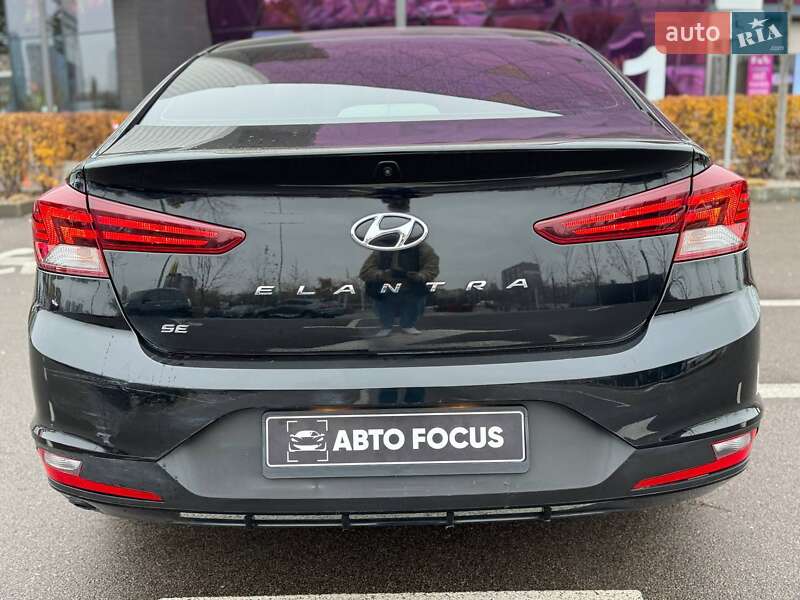 Седан Hyundai Elantra 2019 в Киеве