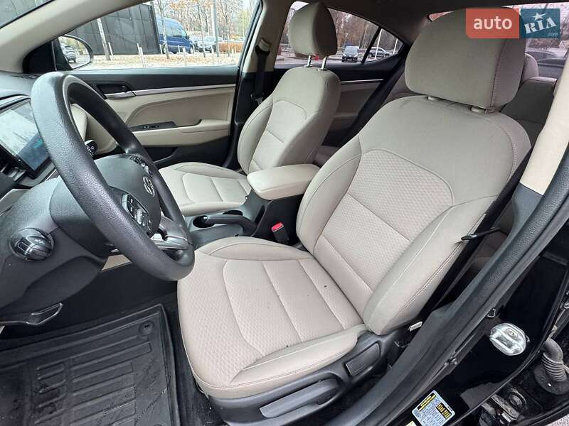 Седан Hyundai Elantra 2019 в Киеве